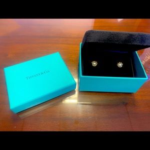 Tiffany & Co. Paloma Picasso Olive Leaf Earrings 18k gold with freshwater pearls